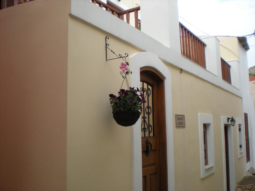 Mika'S House Chalki Town Quarto foto